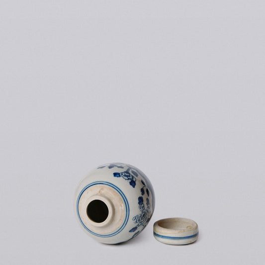 Blue and White Porcelain Mini Peony Floral Round Jar C654