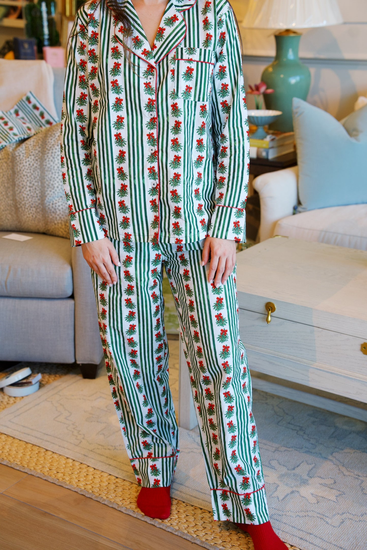 Meet Me Under The Mistletoe | Long Sleeve Pajamas Gift Set | White-Green