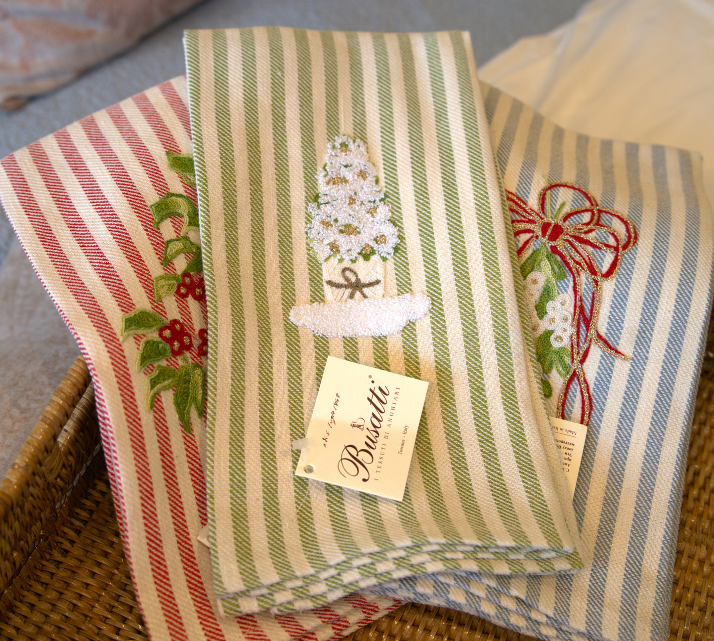 Topiary Christmas Tree | Busatti Pomelo Kitchen Towel | Col. 8