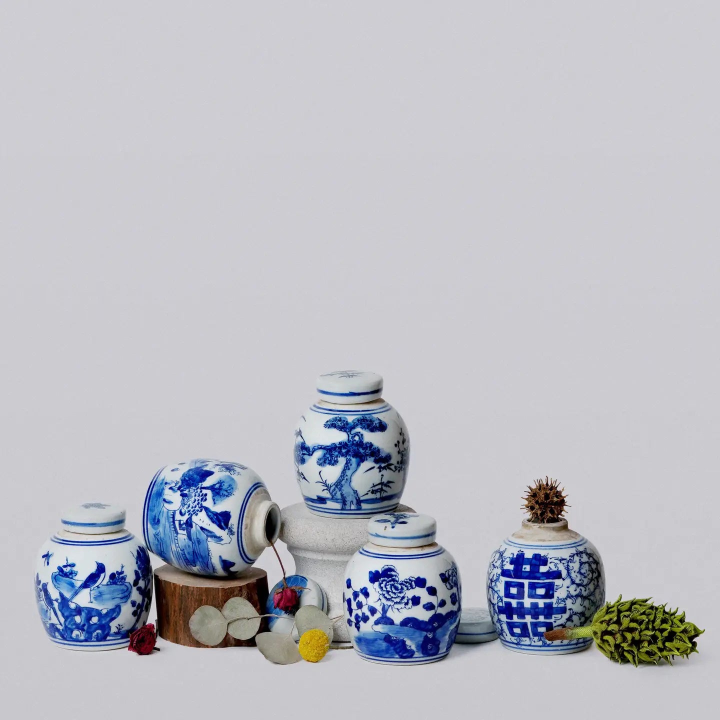 Blue & White Porcelain Mini Bird & Flower Round Storage Jar C656