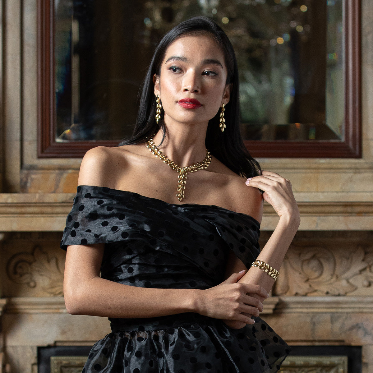 Golden Laurel Dangle Earrings Gold