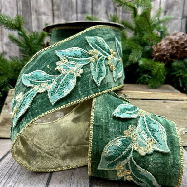 Velvet Embroidery Bay Leaf 18-4194 | Cottage Green