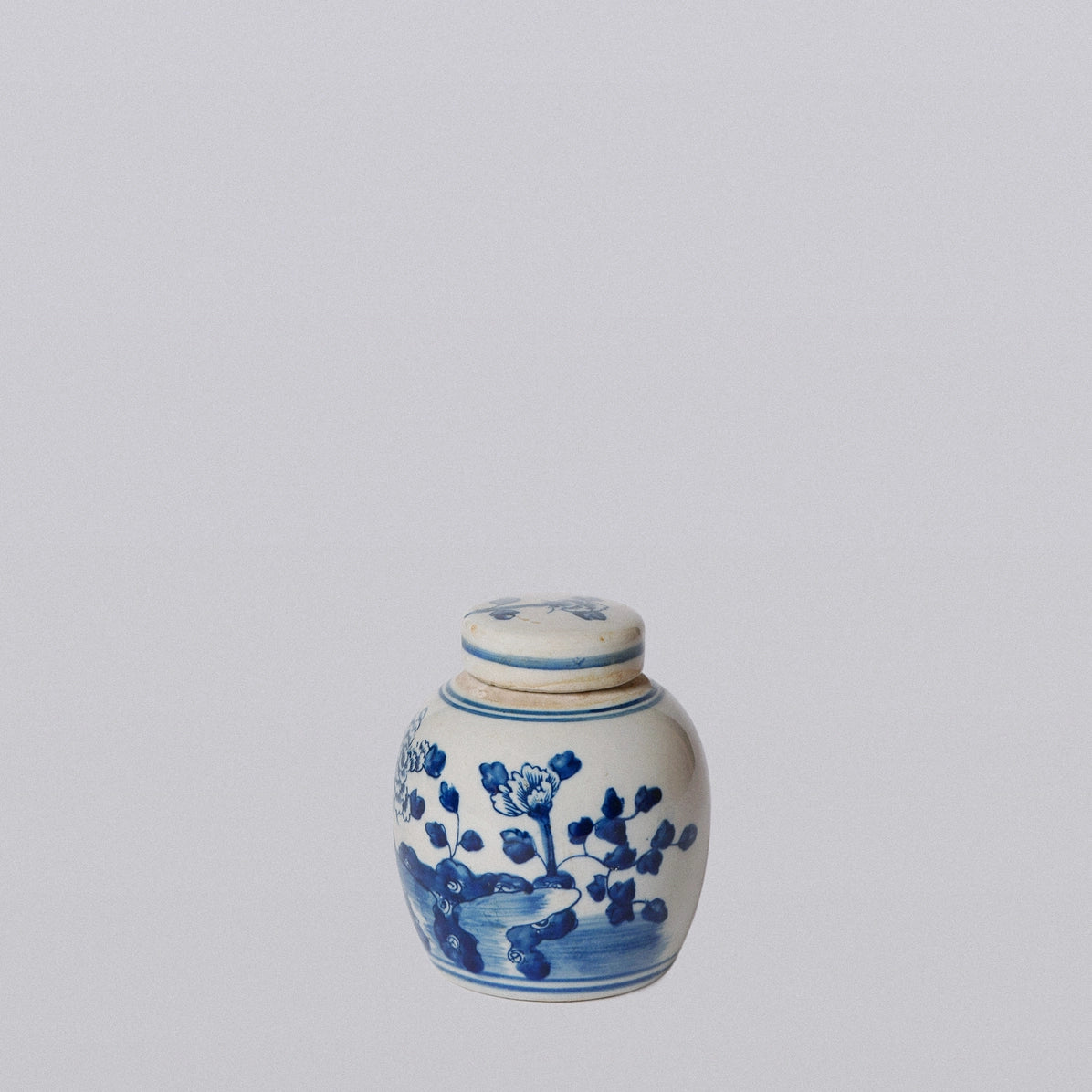 Blue and White Porcelain Mini Peony Floral Round Jar C654