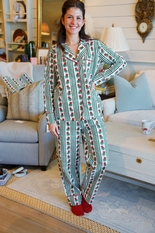 Meet Me Under The Mistletoe | Long Sleeve Pajamas Gift Set | White-Green