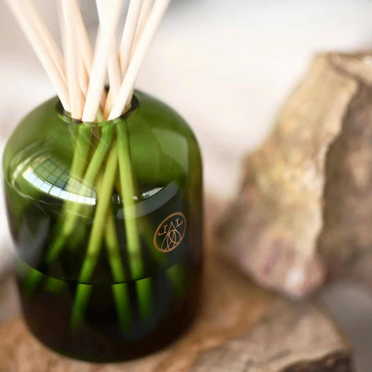 Heirloom Tomato Diffuser - Ripe Tomato | Green Stems | Soil