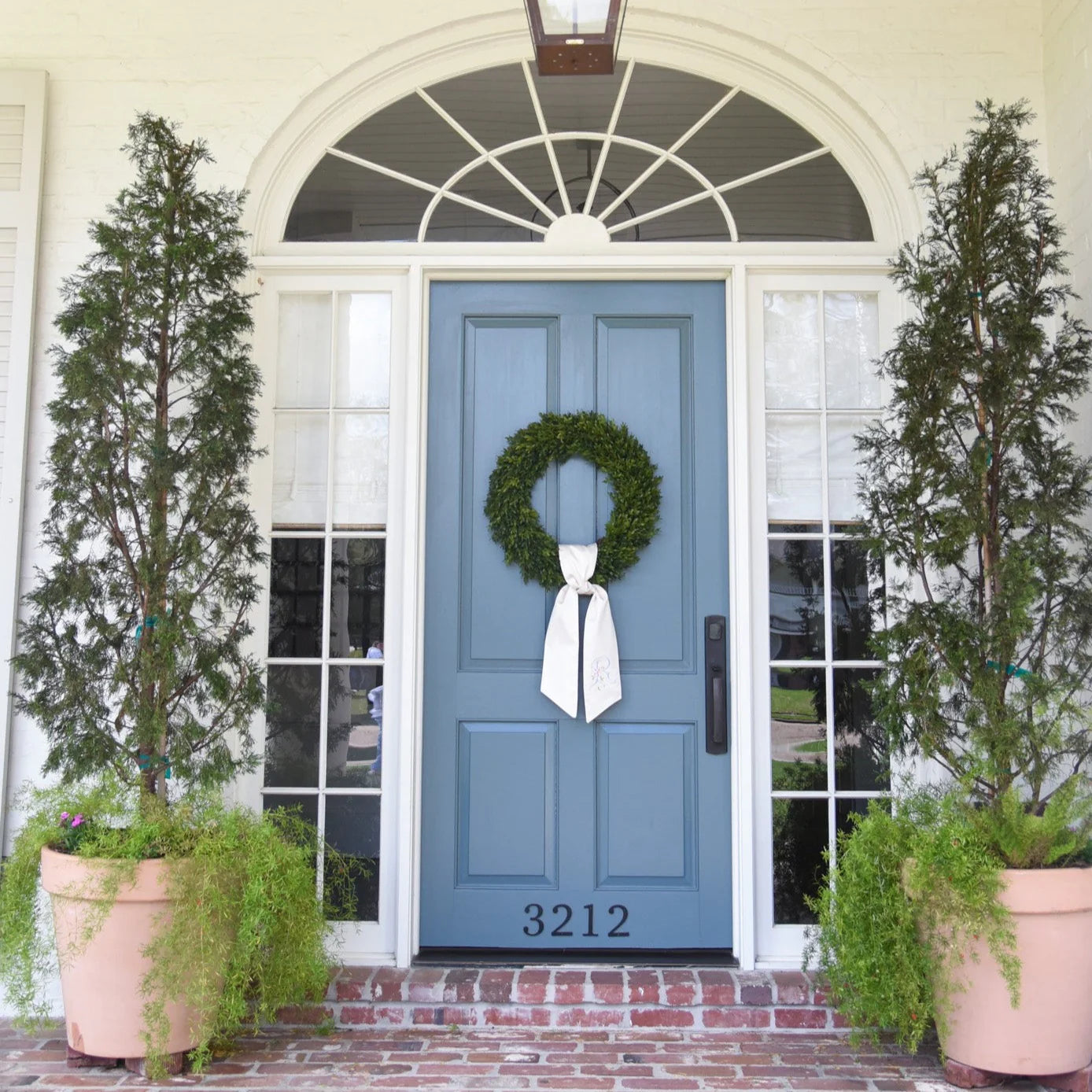 Round Boxwood Wreath 24"