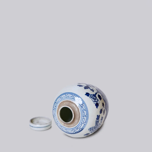 Blue and White Porcelain Peony Lidded Rond Storage Jar C414