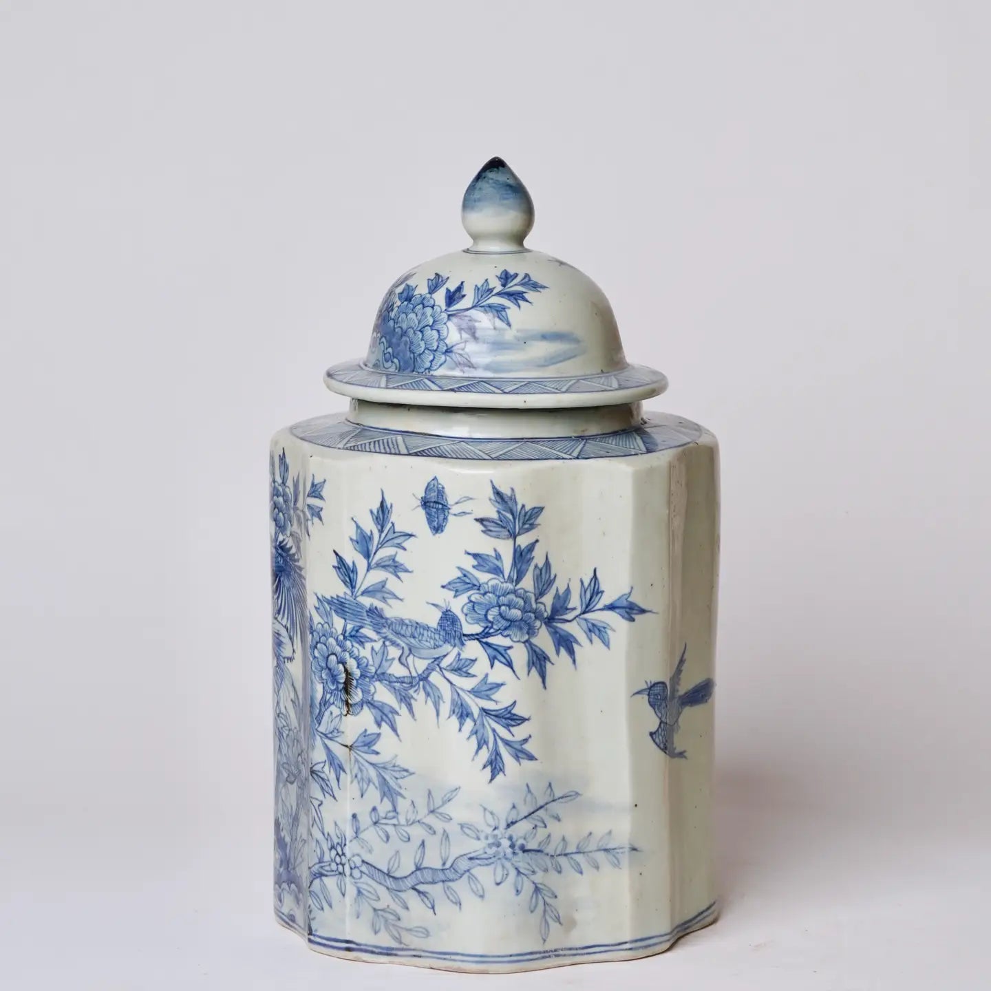 Blue and White Porcelain Golden Pheasant Ribbed Lidded Jar C795