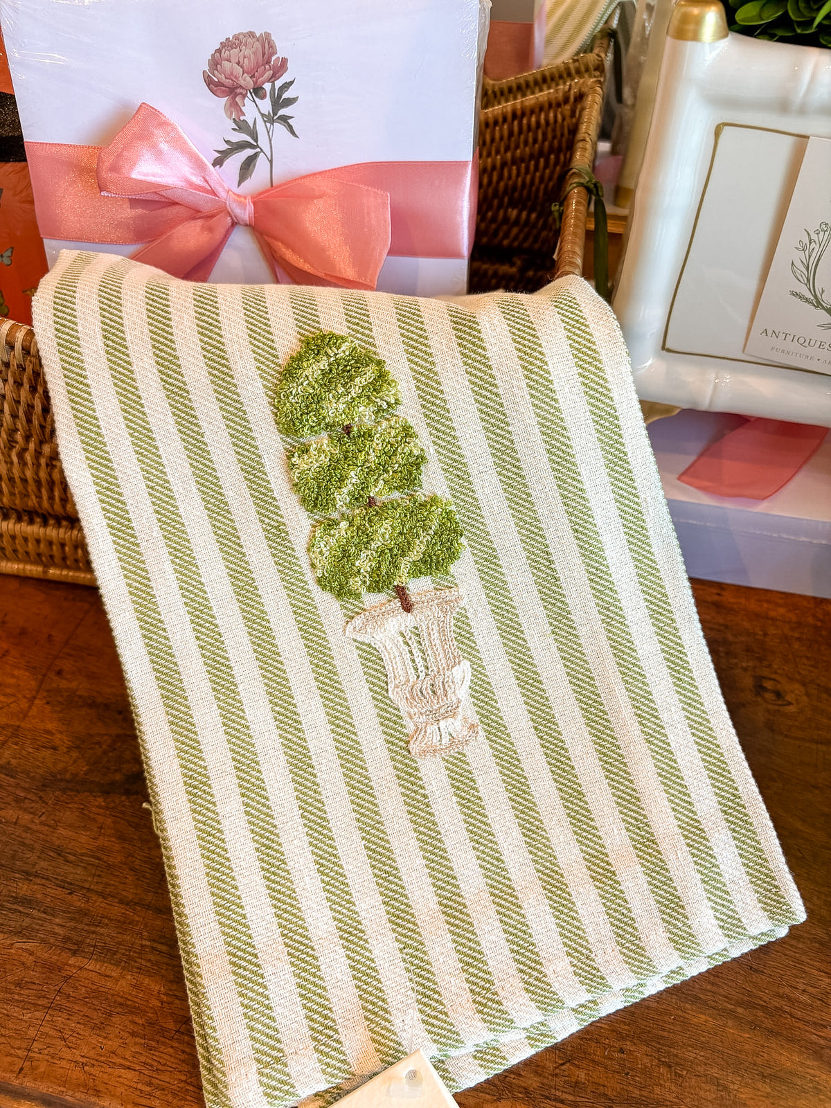Hand Embroidered Topiary 1 Christmas Tree Apple Green | Busatti Pomelo Kitchen Towel | Col. 8