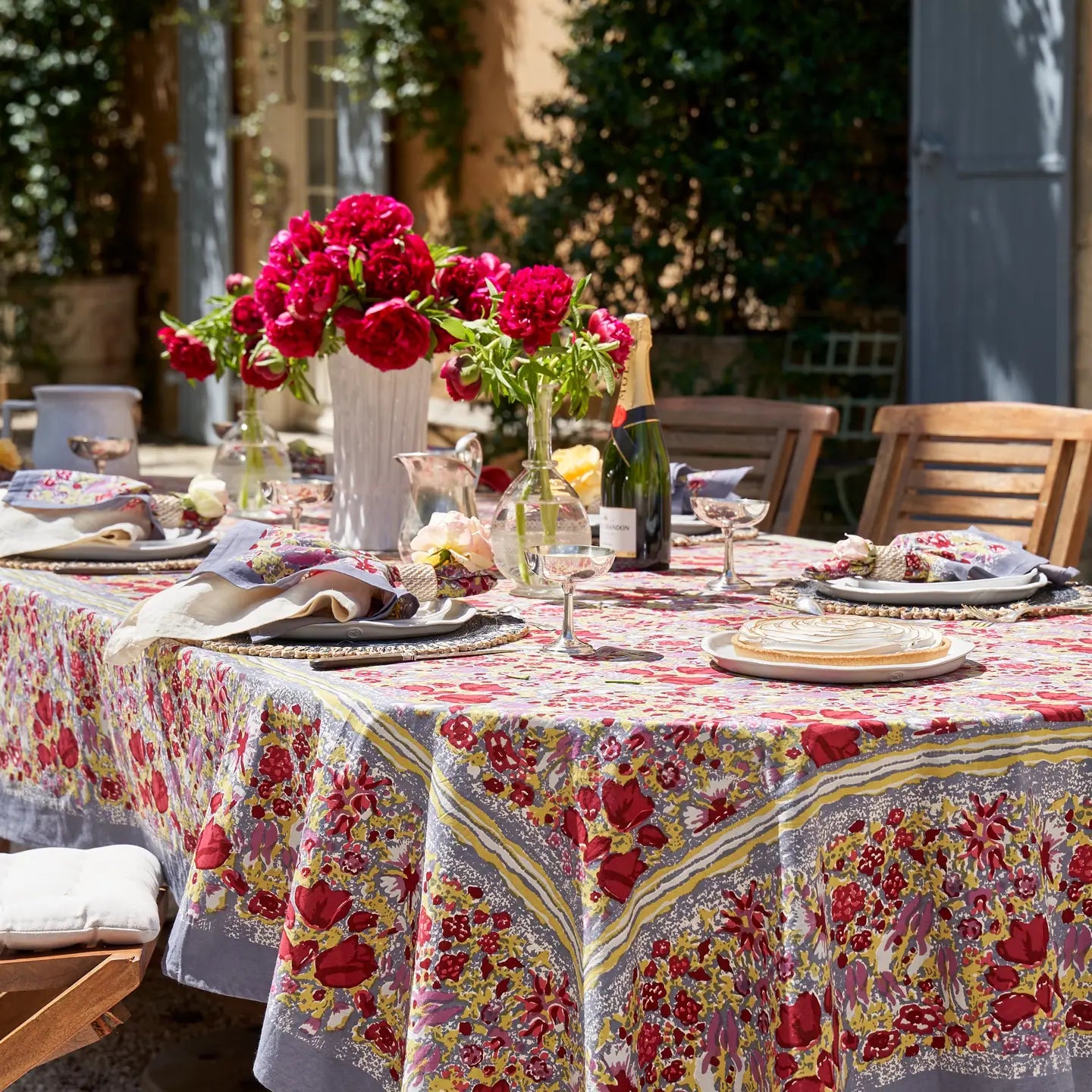 Jardin Red & Grey Tablecloth 71 x 28