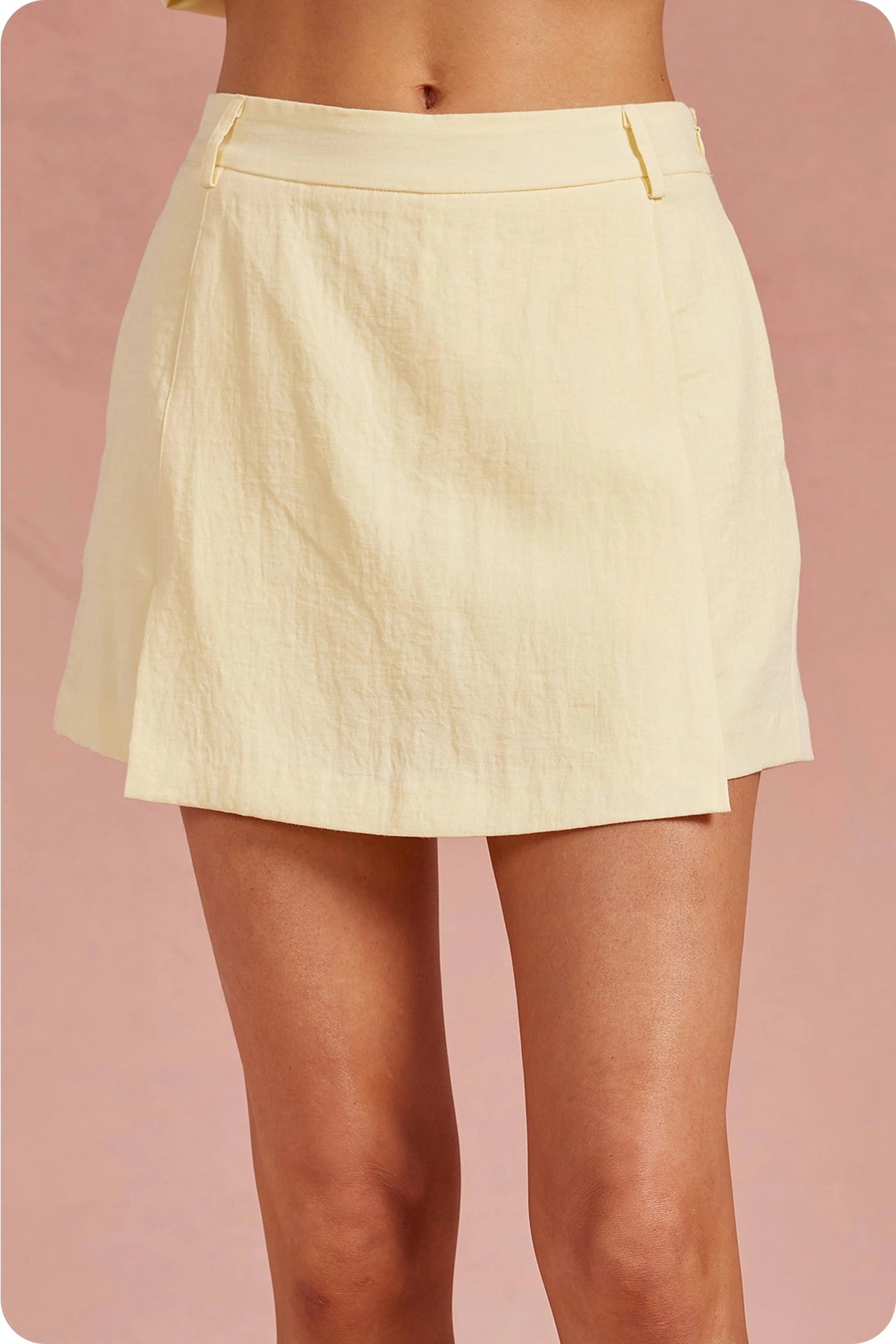 Lightweight Textured Pleat Skort