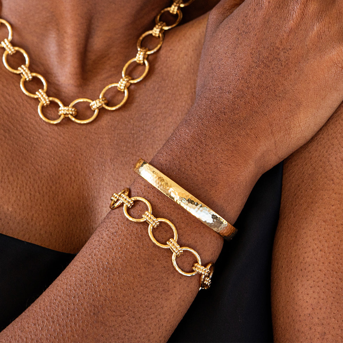 Cleopatra Oval Hinged Bangle - Gold S/M
