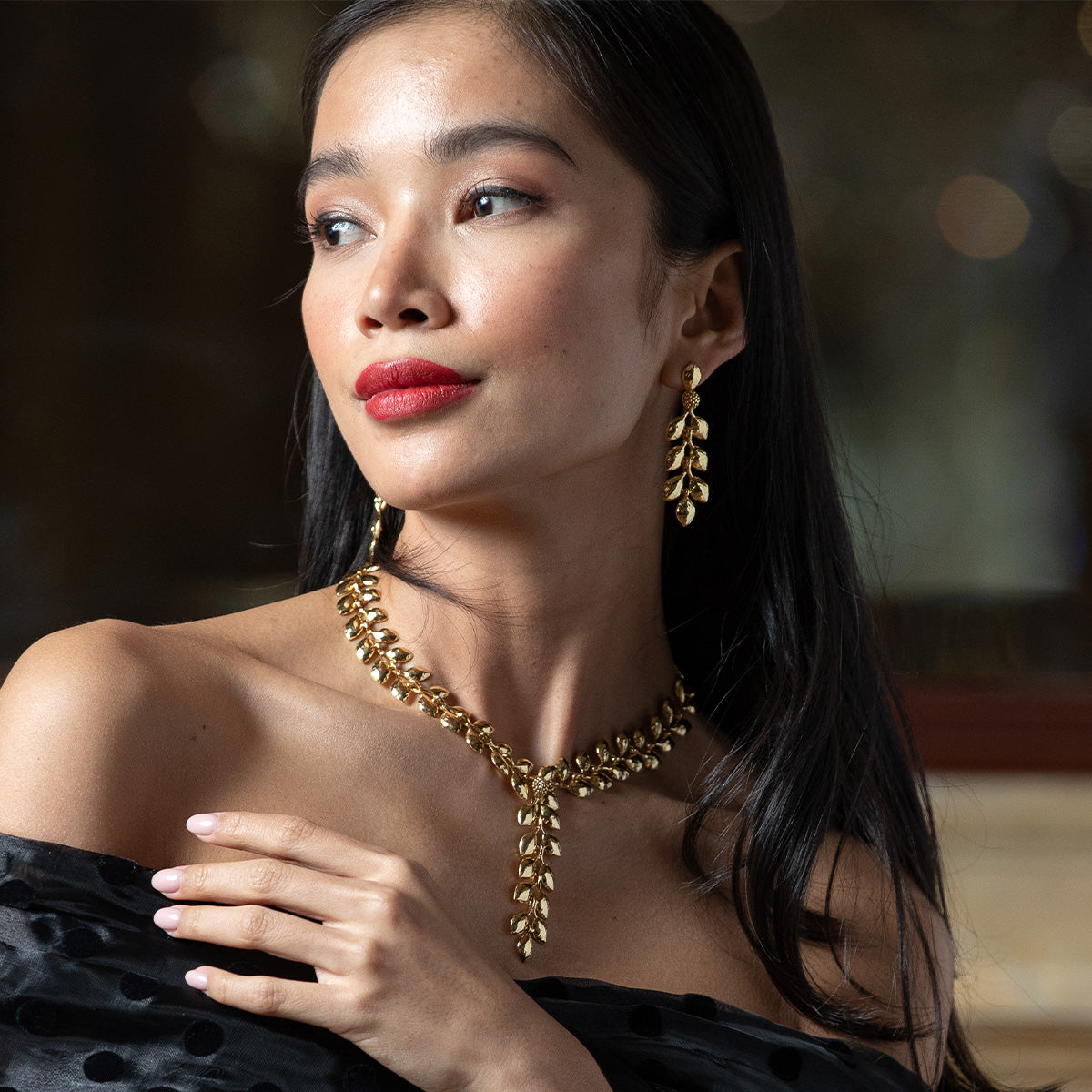 Golden Laurel Dangle Earrings Gold