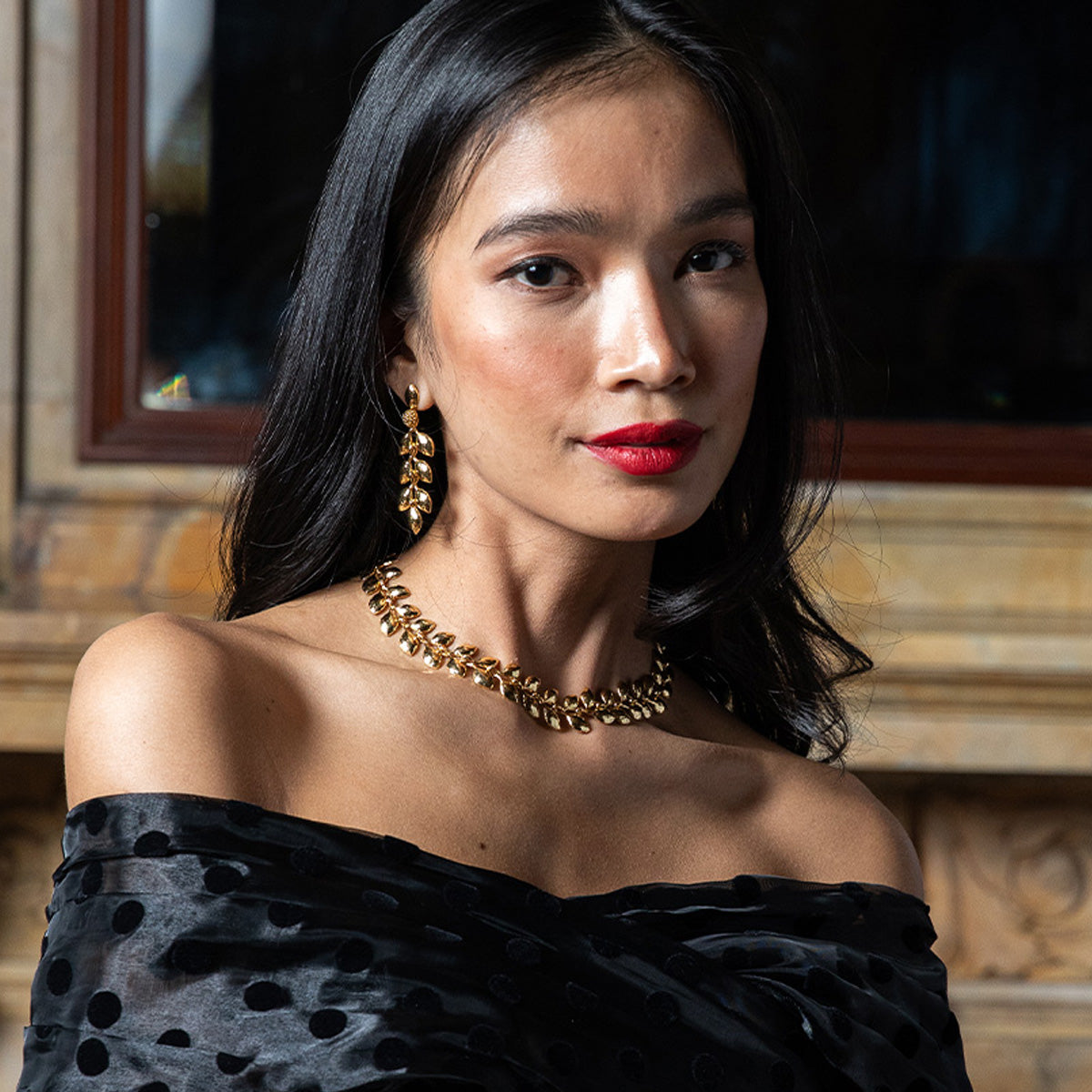 Golden Laurel Dangle Earrings Gold