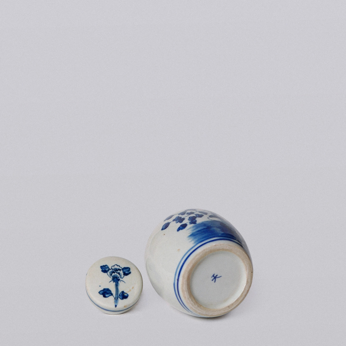Blue and White Porcelain Mini Peony Floral Round Jar C654
